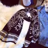 Новый имитационный кашемический шарф женские осень и зима утолщение европейского и американского стиля изысканный портрет двусторонняя печатная платка оптом