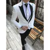 Abiti da uomo Blazer da uomo 2023 Ultimo bianco per smoking da matrimonio Abbigliamento da sposo Nero Risvolto con visiera Groomsmen Outfit Uomo 3 pezzi Costume