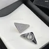 삼각형 패턴 귀 스터드 편지 인쇄 매력 세련된 디자인 실버 도금 귀걸이 귀걸이 반짝이 다이아몬드 인레이 스터드