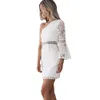 Kvinnor vit spets klänning sexig en axel flare ärm hoka crochet bodycon hollow out clubwear mini party casual klänningar