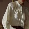Llegada primavera Corea moda mujer linterna manga suelta camisas blancas soporte collar casual satinado cara blusa femme tops v87 210512