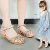 Sandali da ragazza con strass tinta unita principessa 2022 ballo di moda per bambini con perle bellissime scarpe con tacco basso per bambini