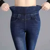 Grand Élastique Taille Haute Maigre Crayon Jeans Classique Plus La Taille 40 Solide Maman Mince Denim Pantalon Casual Leggings Pantalon Femme 211129