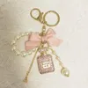 Keychains Pearl Chain Bottle Keychain For Woman Luxury Jewelry Bow Car Keyring Bowknot Camellia Pendant Bag Decoration Miri22