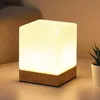 lâmpada de mesa de madeira branca