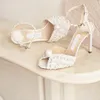 2023 Abito da sposa da donna Scarpe da sposa Sandali con plateau in raso bianco con sandali con abbellimento di perle All-Over Sandali con tacco alto ch