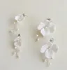 Brincos de flores de cerâmica branca casamento jóias nupcial conjunto de pérolas de água freshwater flores florais charme de moda cair longo gota prisioneiro dangle ornamento orelha