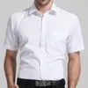 Mäns Regular-Fit Sommar Kortärmad Fast Classic Shirt Singel Patch Ficka Formell Business Arbetskontor Grundläggande Klänning SHIRTS 210708