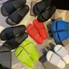 Projektanci luksusowych markowych sandałów męskie damskie letnie klapki plażowe komfortowe klapki skórzane szerokie buty unisex z pudełkiem