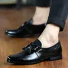 High Quality Men's Dress Shoes Fashion Loafers Luxurys Designers Black Brown Red Leather Men Sports Flat Sneakers Trainers