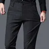 春の男性の格子縞のカジュアルパンツのビジネスファッションスリムストレッチ男性細いズボンブランドのブランドブラックブルー210715
