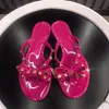 أحذية الصيف صنادل نسائية المسامير كبيرة bowknot الوجه يتخبط الشاطئ Sandalias Femininas شقة جيلي مصمم صندل XX-0012