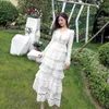 Camadas elegantes das mulheres de alta qualidade Ruffles vestido de verão manga curta bolo es casual fino branco laço 210603