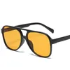 النظارات الشمسية الكلاسيكية الإطار الكبير الطيار النساء 2021 الأزياء Dedigner أسود أصفر نظارات شمسية لطيف الإناث ظلال