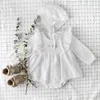 2021 New Spring Baby Girl Bodysuit Vit Rosa Broderi Flower Ruffles Jumpsuit med Cap Nyfödda Söt Stil Barnkläder 1582 B3