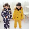 -30 grader Ryssland Vinter Ski Jumpsuit Barnkläder Pojkar Tjejer Sport Suit Kids Snow Wear Jackor Coats Bib Byxor Vattentät H0909