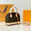 Moda Kadın Lüks Alma BB Tasarımcılar Çanta Omuz Askısı Crossbody Deri Çiçek Kabartmalı Çanta Shell Tote Fermuarlı Çanta