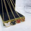 Collier élégant Colliers de mode Butterfly Pendant Gift Wedding for Woman Jewelry Top Quality 18 Color Box Besoin de coût supplémentaire