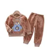 Barn pyjamas satt höst barn barn pojke tjej kläder vinter flanell tecknad björn korall fleece tjockt varmt hem 211130