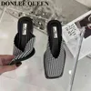 Kapcie Marka Designer Kobiety Kapcie Moda Zebra Gingham Mules Płaskie Obcasy Square Toe Shallow Shoes Outdoor Slide Female Casual Sandal 220307