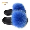 Kvinnor Summer Real Fur Slippers Kvinna Söta fluffiga husskor Plush Fox Hair Ry Woman Slides Flip Flops Sandaler 0227