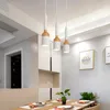 Lampade a sospensione Triple luci a LED con paralume in metallo per sala da pranzo Lampada singola in legno per ristorante Illuminazione lustro