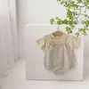 Sommar baby kläder födda pojkar solid tee och plaid bodysuits med hatt spädbarn flicka kläder sätter 210429