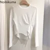 Nomikuma Arrival Folds Design Oregelbundna Tshirt Kvinnor O Neck Långärmad T-shirts Solid Färg Koreanska Toppar Kvinna Tees 3B416 210514