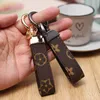 NYA 23SS LEATHER KEYCHAIN ​​DESIGNER BUCKLE LOVERS CAR HANDMADE KEYCHAINS Män Kvinnor Bag hängande tillbehör Keychain