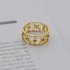 Klastrowe pierścienie Regulowane złote metalowe stal nierdzewna pusta gwiazda z czarną kryształową biżuterią hurtową biżuterii