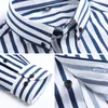 Erkek Gömlek Uzun Kollu Kore Moda Giyim Erkekler Demir Demir Streç Kumaş Çizgili Cocketless Tasarım Düğme Yukarı Casual Shirts4XL 210609