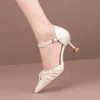 Femmes bride à la cheville chaussures habillées sandales à bout pointu Ol bureau dame chaussures talons hauts perles pompes Sandalias mujer 2022 été 9085N