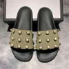 Fashion-Mens / Womens Top Quality Paris Sliders Sandals Letnie Kapcie Plażowe Panie Klapki Mokasyny Czarne Białe Czerwone Zielone Buty