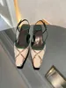 Sandálias slingback femininas 2022 Os sapatos Aria slingback são apresentados em malha preta com motivo de cristais brilhantes Fecho de fivela nas costas Tamanho 35-40