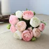 装飾的な花の花輪の花嫁を保持しているブーケシミュレーション家の装飾造花蓮の誕生日の女の子シルク