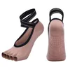 Kvinnor Bandage Strap Yoga Pilates Strumpor Öppna Fem Finger Peep Toe Gym Träning Hem Inomhus Utomhus Träning Antiskid Silikon Sock med Grip Wholesale