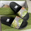 Men Rubber Slide Sandals Slists Slies عالية الجودة البغال غير المخطط غير المنقوش الصيفي الصيفي.