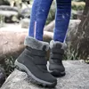 Klockan nio vinterkvinnans snygga snöskor. Högt varmt fodertycklingsskor utanför Casual Slip-On Black Grey Footwear Y0914