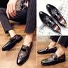 2021 nouveaux mocassins hommes chaussures en cuir PU robe de mode classique confortable printemps automne glisser sur la simplicité bout rond extérieur concis chaussures d'affaires décontractées DP018