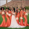 Africano laranja mais tamanho fora do ombro sereia vestidos de dama de honra mulheres mulheres elásticas cetim longo robe de soíre varredura trem personalizar vestido de festa de casamento
