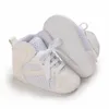 Chaussures de berceau Filles Premiers marcheurs Baskets pour bébé Basket-ball en cuir pour nouveau-né Sports pour bébés Bottes de mode pour enfants Pantoufles pour enfants Toddler Soft Sole Mocassins chauds