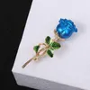 Elegent Red Rose Pins Flower Brosch För Kvinnor Kläder Tillbehör Söt Kvinnor Bröllop Bankett Broscher Smycken