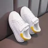 Erkek ve Kız Beyaz Sneakers 2021New Sonbahar Çocuk Gündelik Ayakkabılar Erkek Basketbol Sneakers Big Erkek ve Kız ÖğrencileriNeakers G1025