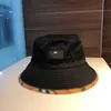 Skąpy brzeg kapelusze luksus 2021 Letnia moda Projektant Rekret Bucket Hat Advanced Sense pełen prostych męskich i kobiet rybaków 3 kolory dobre