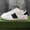 Toppkvalitet klänningskor män kvinnor lyx sneaker ko läder bokstav mönster röd botten bi tiger röd gröna ränder sport vita designer tränare 35-46 låda