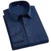 Camicia elegante da uomo a maniche lunghe non stirabile taglie forti 8xl Camicie a righe sociali maschili Camicia oversize Easy Care 220222