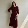 Corée robe pour femmes automne à manches longues O cou polyester tenue de bureau Sexy dames plissé longues robes 210602