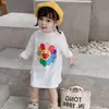 Moda niños ropa estilo coreano vestido de niña dibujos animados floral manga larga camiseta primavera otoño ropa de bebé tops 210515