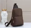 Hoogwaardige mode nieuwsty lederen sling tas heren schouder klassieke ontwerpers kruis body borst tassen sportieve reispakketten buiten wal294p