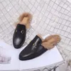 Caduta / Inverno Nuova stagione Men's e Pantofole da donna Pantofole da donna Nero Mocassini in pelle pelosa Muli Designer Scarpe